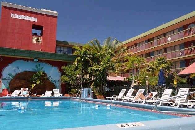 Para ir para as outlets de Miami: Hotel Ramada Downtown Hollywood