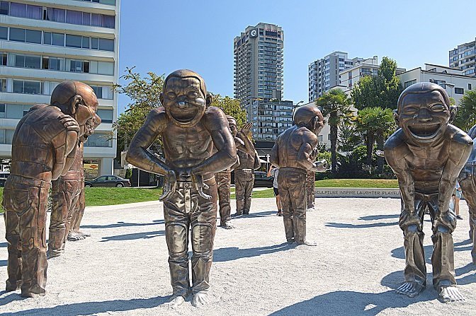 Escultura - A-maze-ing Laughter - English Bay